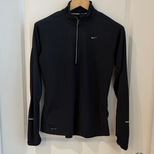 W’s Medium Nike Black Drifit Zip-Up Long Sleeve Shirt